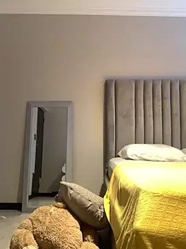 Snapshot of CurvyDesire1 chatting on April 9, 2026, 5:07 am CurvyDesire1 online show from April 9, 2026, 5:07 am