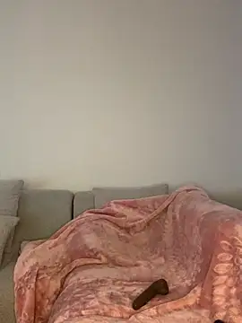 Snapshot of CurvyDesire1 chatting on April 12, 2026, 5:23 am CurvyDesire1 online show from April 12, 2026, 5:23 am