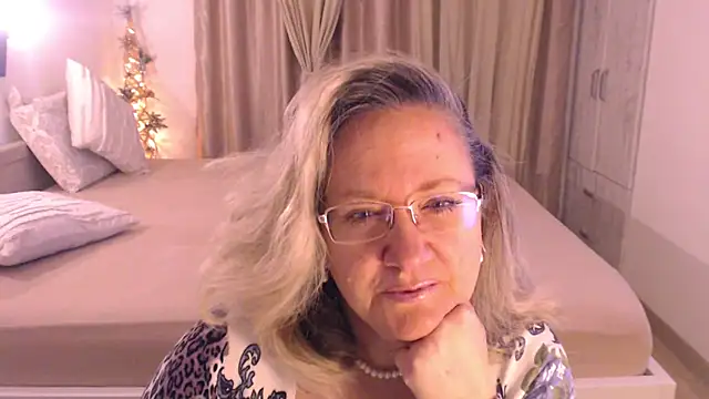 Raisshy online show from February 25, 2025, 4:24 am