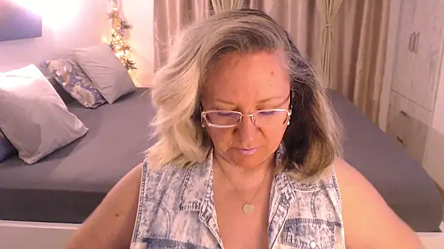 Raisshy online show from March 2, 2025, 3:37 pm