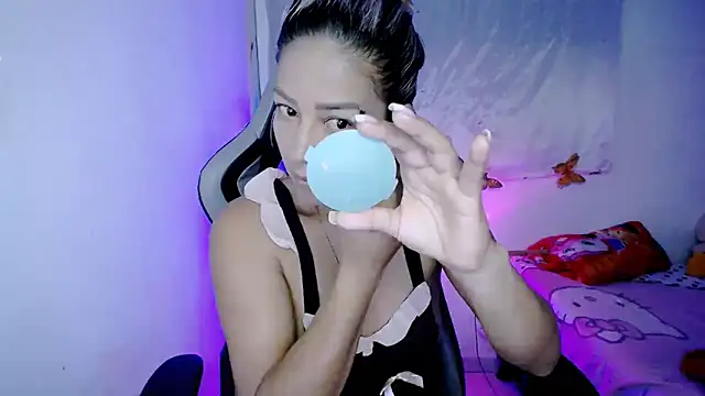 ninatiny online show from February 7, 2026, 9:46 am