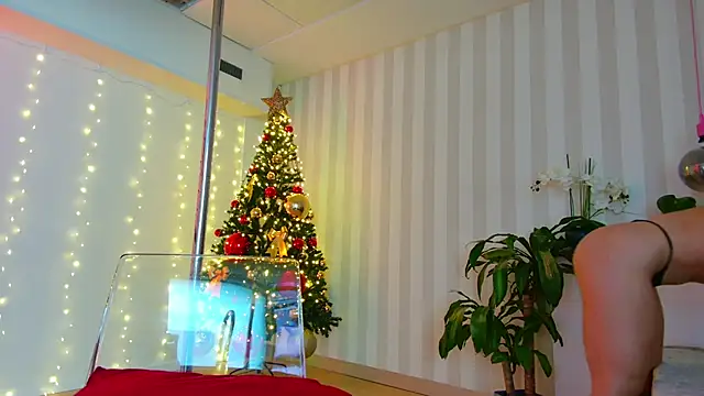 girl nextd00r online show from December 13, 2024, 1:22 pm