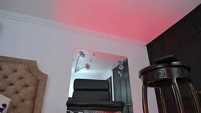 KATALINA HOT TS online show from October 17, 2025, 7:05 pm