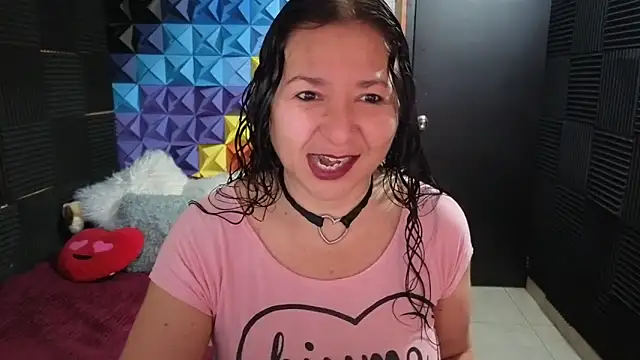 katifoxx online show from December 19, 2025, 3:19 pm