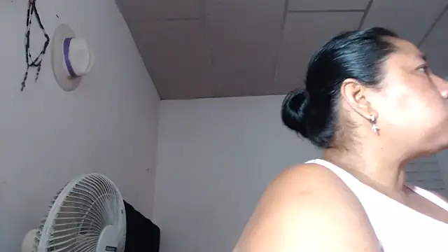 adrixxx38 online show from December 3, 2025, 1:42 pm