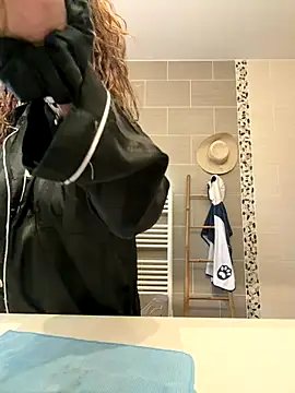 Clara-xoxo online show from January 8, 2026, 8:49 am