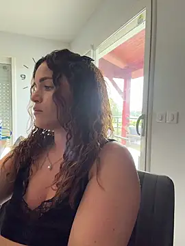 Clara-xoxo online show from June 16, 2026, 12:52 pm