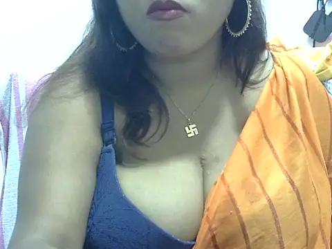 Snapshot of ROSEE_MERRYYYY chatting on April 1, 2026, 1:41 pm ROSEE MERRYYYY online show from April 1, 2026, 1:41 pm