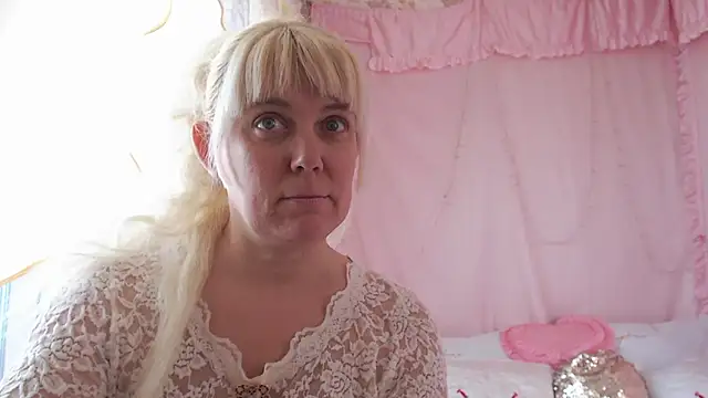 Snapshot of SunnySylvia chatting on January 19, 2026, 8:29 am SunnySylvia online show from January 19, 2026, 8:29 am