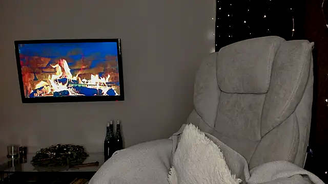 SeasonalSomeone online show from January 28, 2025, 9:50 pm