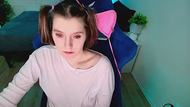 CranberryHot online show from December 13, 2025, 7:53 pm