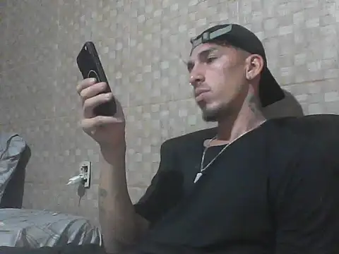 axel2leiva online show from May 6, 2026, 2:19 am