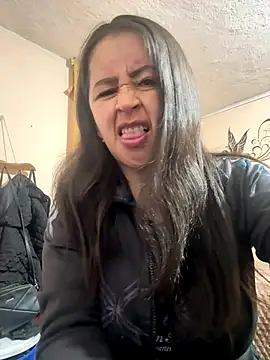 latinfemale online show from October 30, 2025, 11:16 pm