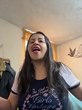 latinfemale online show from April 7, 2026, 9:04 pm