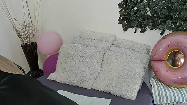 DestinyHills online show from September 10, 2025, 1:33 pm