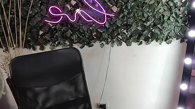 DestinyHills online show from September 27, 2025, 12:21 pm