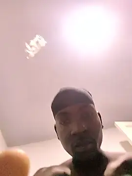 Snapshot of Jheronn28 chatting on March 4, 2026, 4:07 am Jheronn28 online show from March 4, 2026, 4:07 am