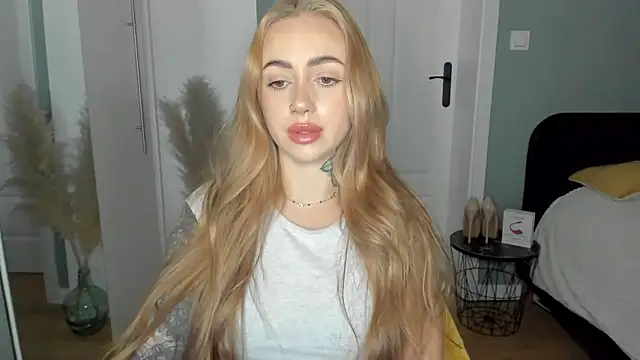 sexyCoralie online show from April 10, 2026, 6:51 am