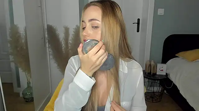 sexyCoralie online show from April 29, 2026, 5:30 pm