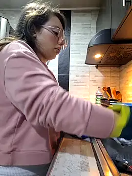 linda-schmidt online show from April 7, 2026, 12:33 am