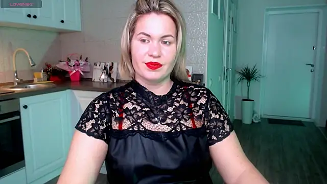 HotTiffani online show from February 6, 2025, 8:39 am