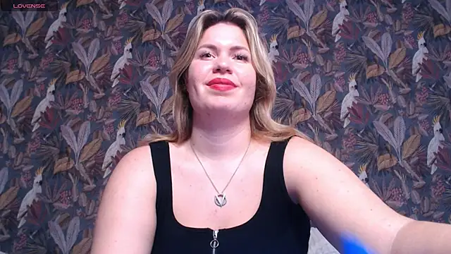 HotTiffani online show from March 7, 2025, 11:18 am