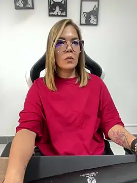 Snapshot of KellyBrooklyn_ chatting on December 3, 2024, 3:33 pm KellyBrooklyn  online show from December 3, 2024, 3:33 pm