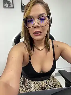 Snapshot of KellyBrooklyn_ chatting on January 3, 2025, 4:06 pm KellyBrooklyn  online show from January 3, 2025, 4:06 pm