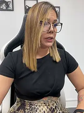 Snapshot of KellyBrooklyn_ chatting on February 18, 2025, 4:37 pm KellyBrooklyn  online show from February 18, 2025, 4:37 pm