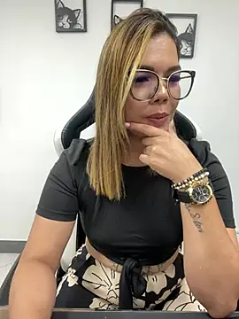 Snapshot of KellyBrooklyn_ chatting on February 20, 2025, 12:15 pm KellyBrooklyn  online show from February 20, 2025, 12:15 pm