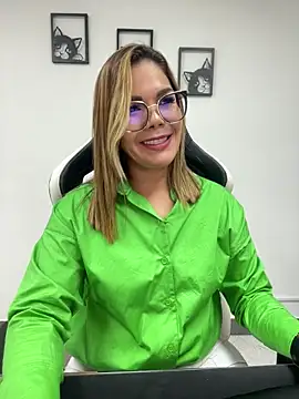 Snapshot of KellyBrooklyn_ chatting on February 21, 2025, 2:06 pm KellyBrooklyn  online show from February 21, 2025, 2:06 pm