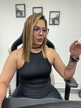 Snapshot of KellyBrooklyn_ chatting on March 18, 2025, 12:47 pm KellyBrooklyn  online show from March 18, 2025, 12:47 pm