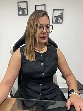 Snapshot of KellyBrooklyn_ chatting on March 21, 2025, 12:17 pm KellyBrooklyn  online show from March 21, 2025, 12:17 pm