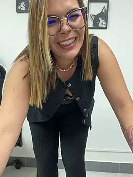 Snapshot of KellyBrooklyn_ chatting on March 21, 2025, 3:24 pm KellyBrooklyn  online show from March 21, 2025, 3:24 pm