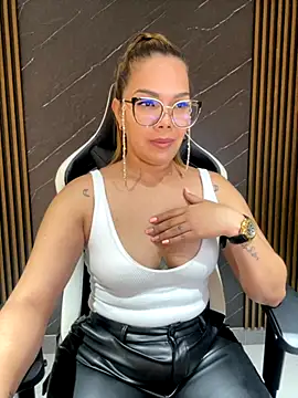 Snapshot of KellyBrooklyn_ chatting on September 13, 2025, 2:39 pm KellyBrooklyn  online show from September 13, 2025, 2:39 pm