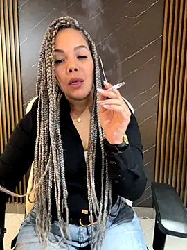 Snapshot of KellyBrooklyn_ chatting on October 18, 2025, 12:50 pm KellyBrooklyn  online show from October 18, 2025, 12:50 pm