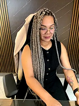 Snapshot of KellyBrooklyn_ chatting on October 21, 2025, 1:23 pm KellyBrooklyn  online show from October 21, 2025, 1:23 pm