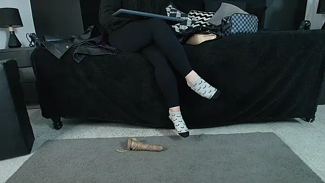  Jade 16 online show from October 1, 2025, 11:49 am