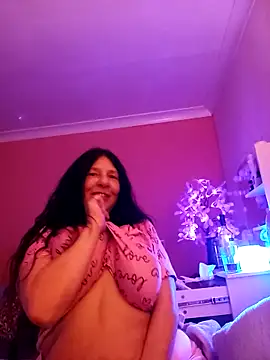 Snapshot of Leanne43 chatting on April 2, 2026, 11:46 pm Leanne43 online show from April 2, 2026, 11:46 pm