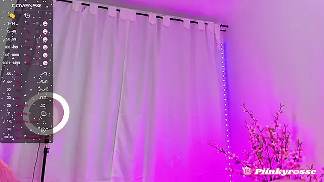 rosseblondee online show from February 7, 2025, 9:26 pm