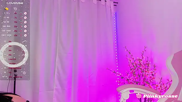 rosseblondee online show from February 10, 2025, 9:36 pm