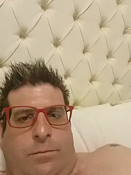 dario84rozz online show from July 7, 2026, 2:43 pm