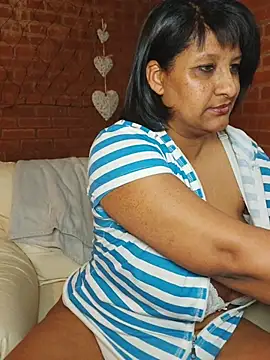 Lilybanx online show from April 15, 2026, 7:32 pm