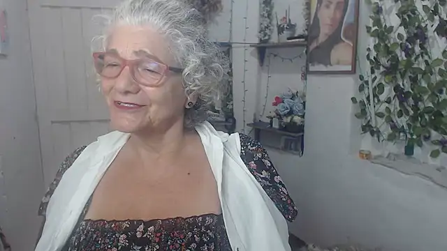 FunnyGrandma online show from October 2, 2025, 1:01 am