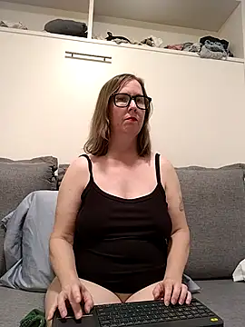 SweetandNaughty1 online show from April 8, 2026, 5:29 am