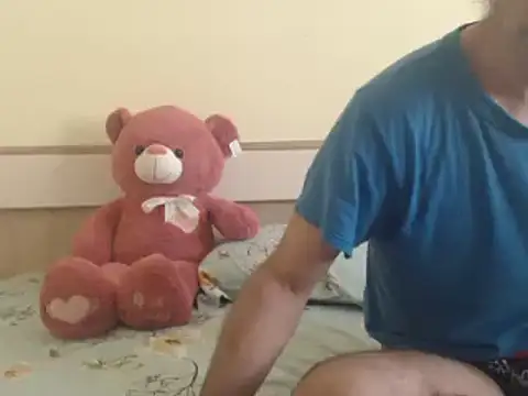 yvesstorm1 online show from March 19, 2025, 1:18 pm