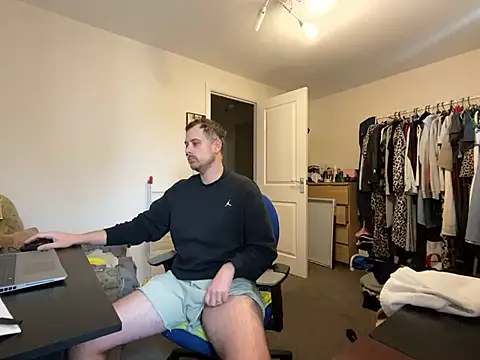 Snapshot of Kramer023 chatting on February 17, 2025, 1:53 pm Kramer023 online show from February 17, 2025, 1:53 pm