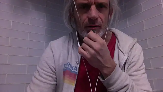 Snapshot of readyforfunxxx chatting on December 11, 2024, 11:08 am readyforfunxxx online show from December 11, 2024, 11:08 am