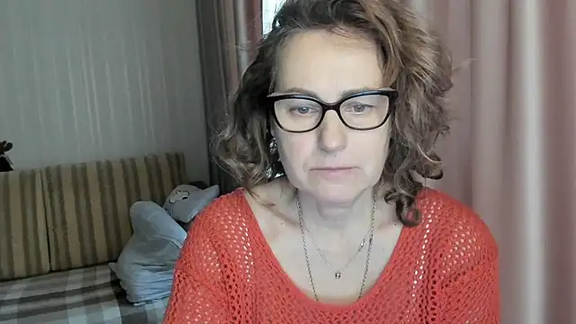 lauraoven online show from February 4, 2025, 10:54 am