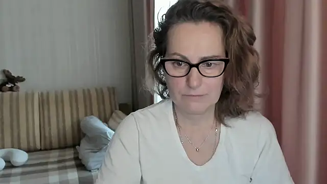 lauraoven online show from February 7, 2025, 7:29 am